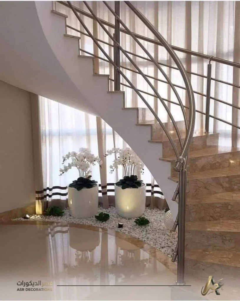 عمل ديكور خشب تحت الدرج الشرقية